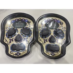 Skull Cake Pan Kit INCLUDES Pan, Candy Beads, And Powders, NEW